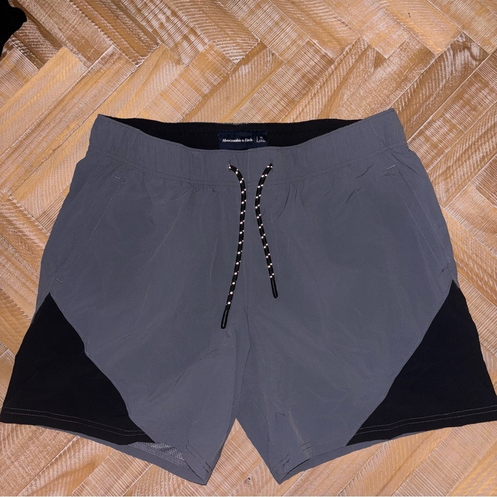 Abercrombie & Fitch Gray and Black Swim Trunks with Sleek Design